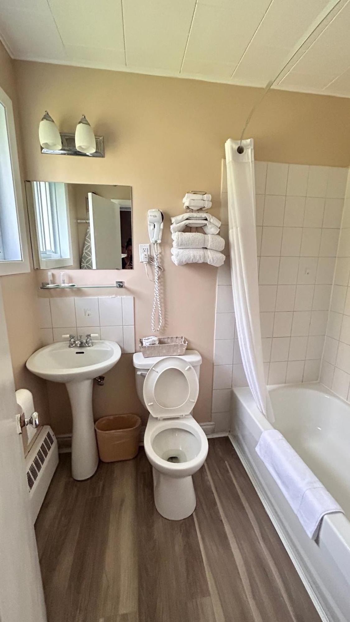 Rogers Motel Smiths Falls Ngoại thất bức ảnh