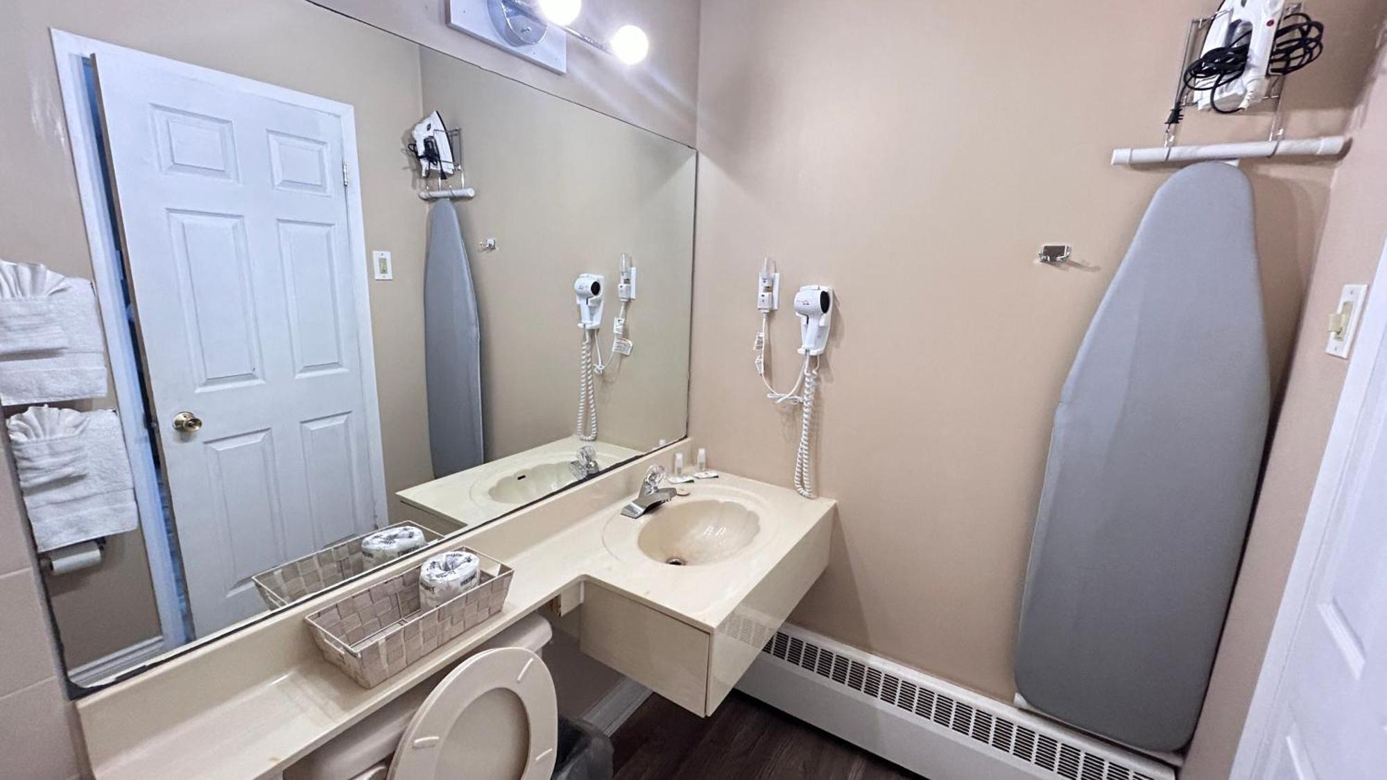 Rogers Motel Smiths Falls Ngoại thất bức ảnh