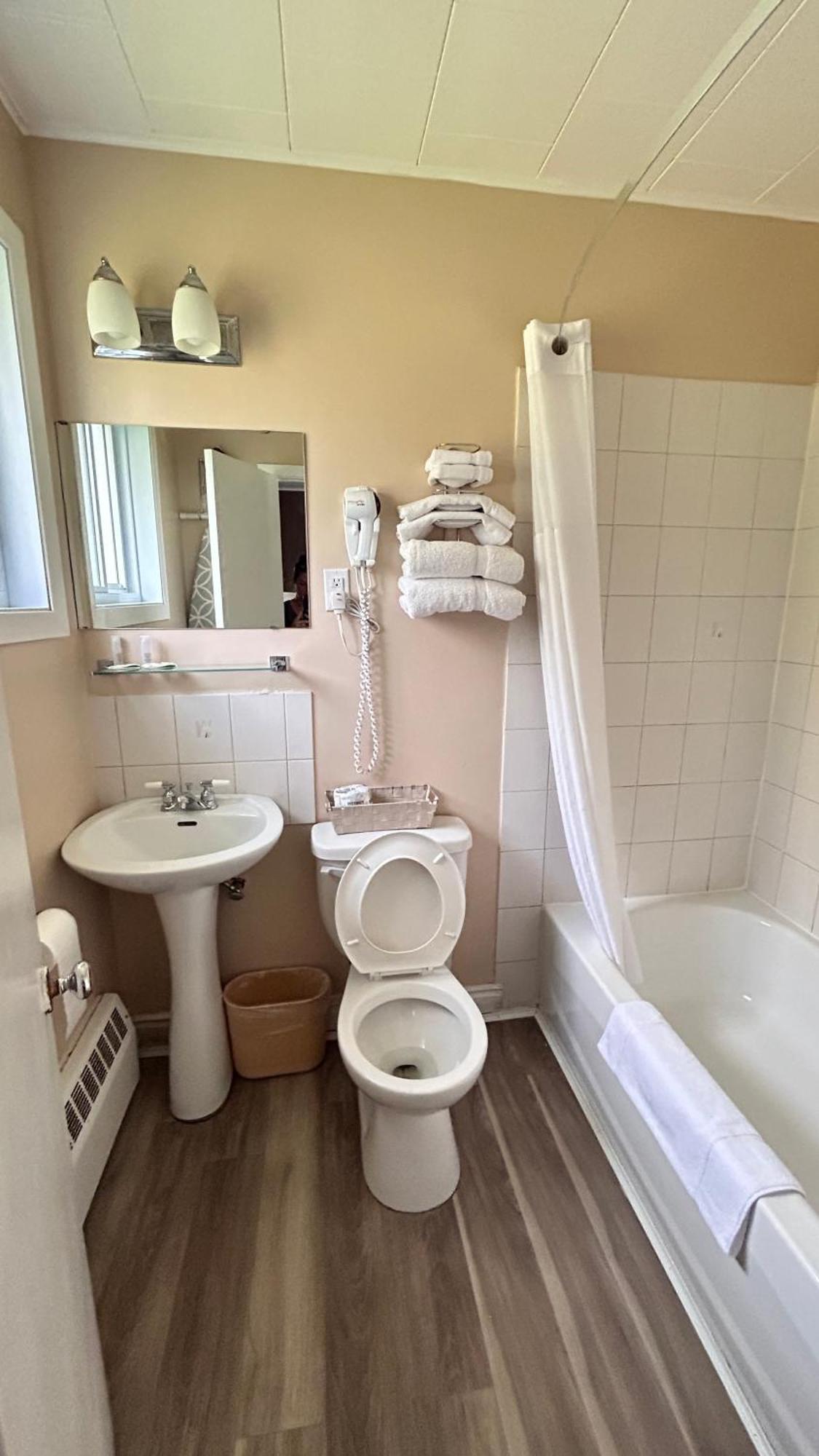 Rogers Motel Smiths Falls Ngoại thất bức ảnh
