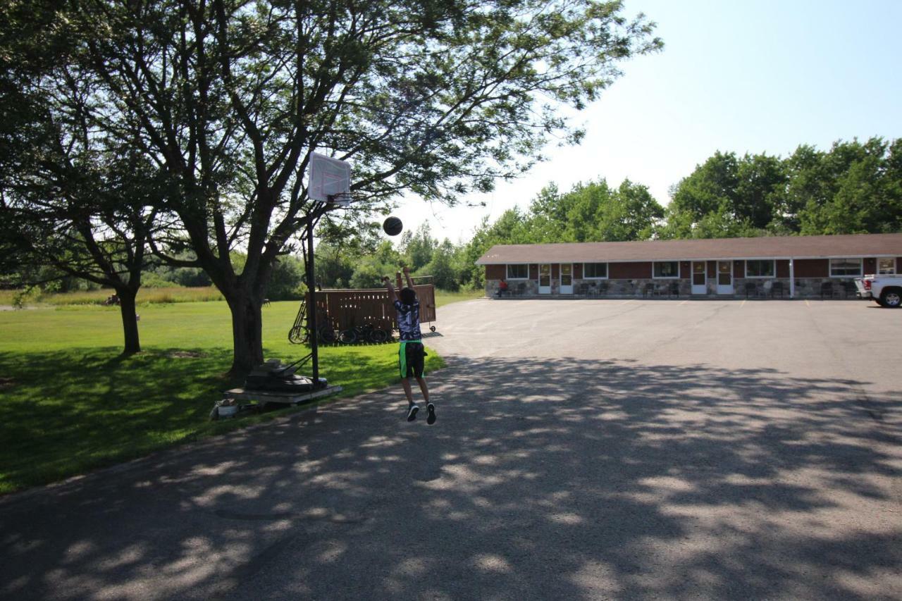 Rogers Motel Smiths Falls Ngoại thất bức ảnh